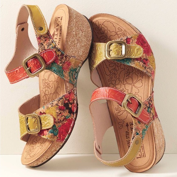 BRAND NEW! L’Artiste by Spring Step Osuna Floral Print Emobossed Leather Sandals - Picture 1 of 9